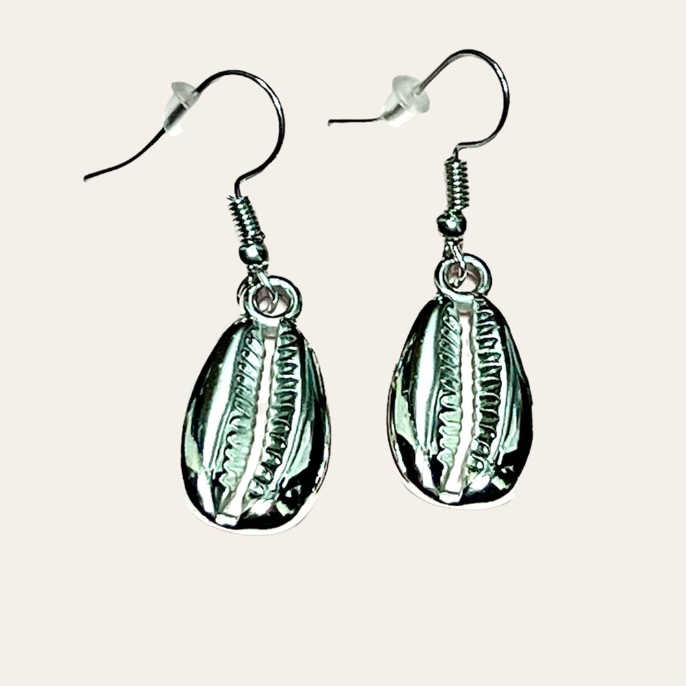 Shells dangle earrings